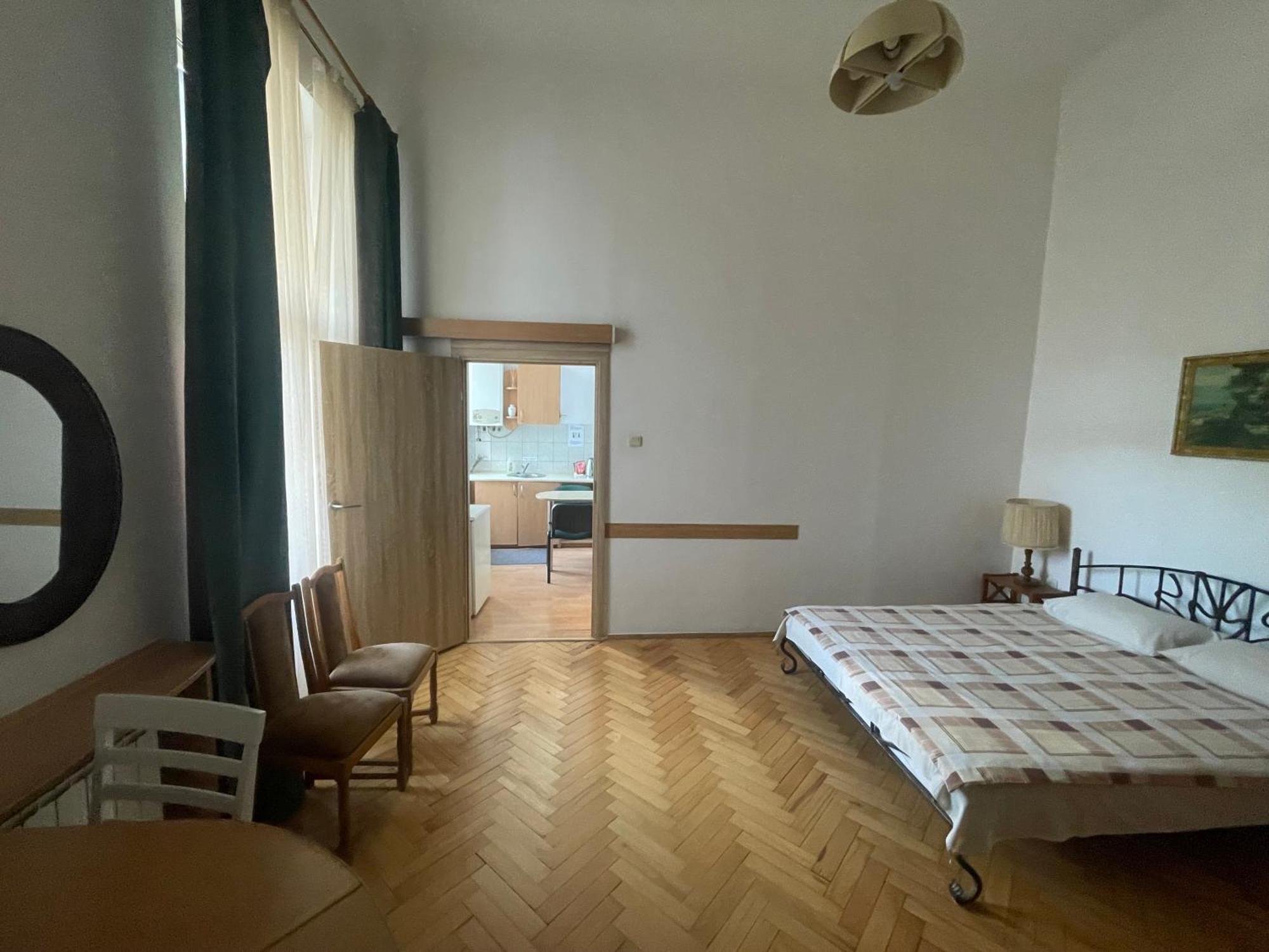 Guest Rooms Львов Экстерьер фото
